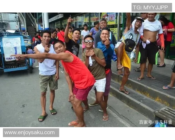 足球明星可乐事件引发的饮料行业风波与公众健康讨论